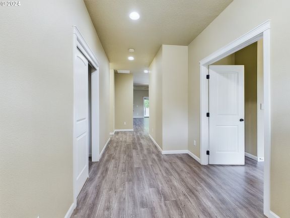 4th image of 418 SE 32nd Ave