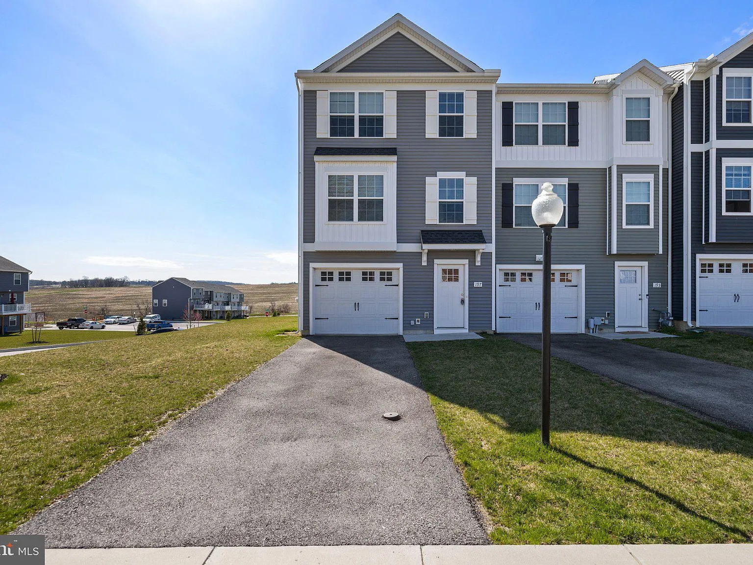 4 bed, 2.5 bath, 1625 sqft, $2,150 — Photo 1