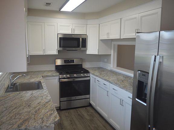5th image of 1072 Groton Ct