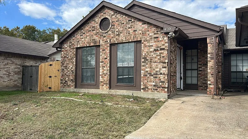 2 bed, 1.0 bath, 1100 sqft, $1,699 — Photo 2