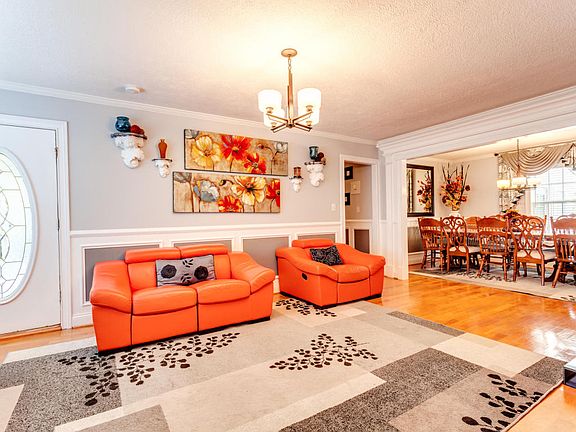 3rd image of 5620 S Briscoe Cir
