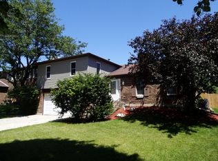 2220 Ridge Ave, Aurora, IL 60504