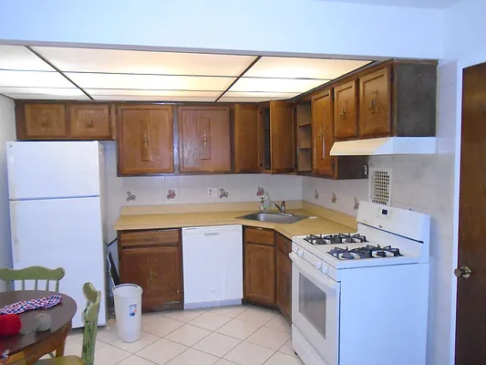 Rented by 18 REALTY | media 13