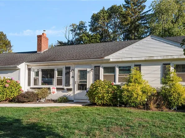 16 Pasadena Ct, Warwick, RI 02888