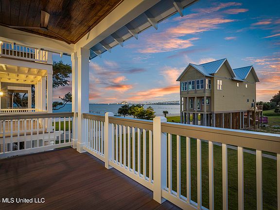 3rd image of 102 S Beach Dr