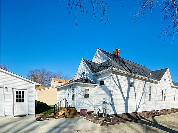 4th image of 703 E Jefferson Ave