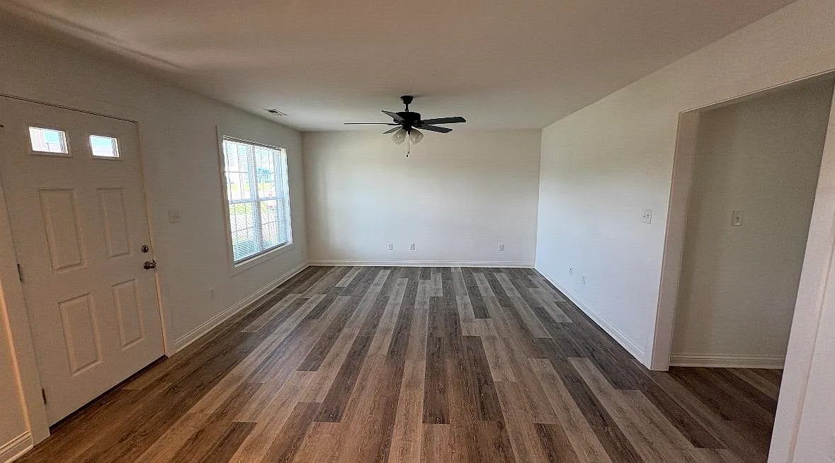 3 bed, 1100 sqft, $1,600 — Photo 3