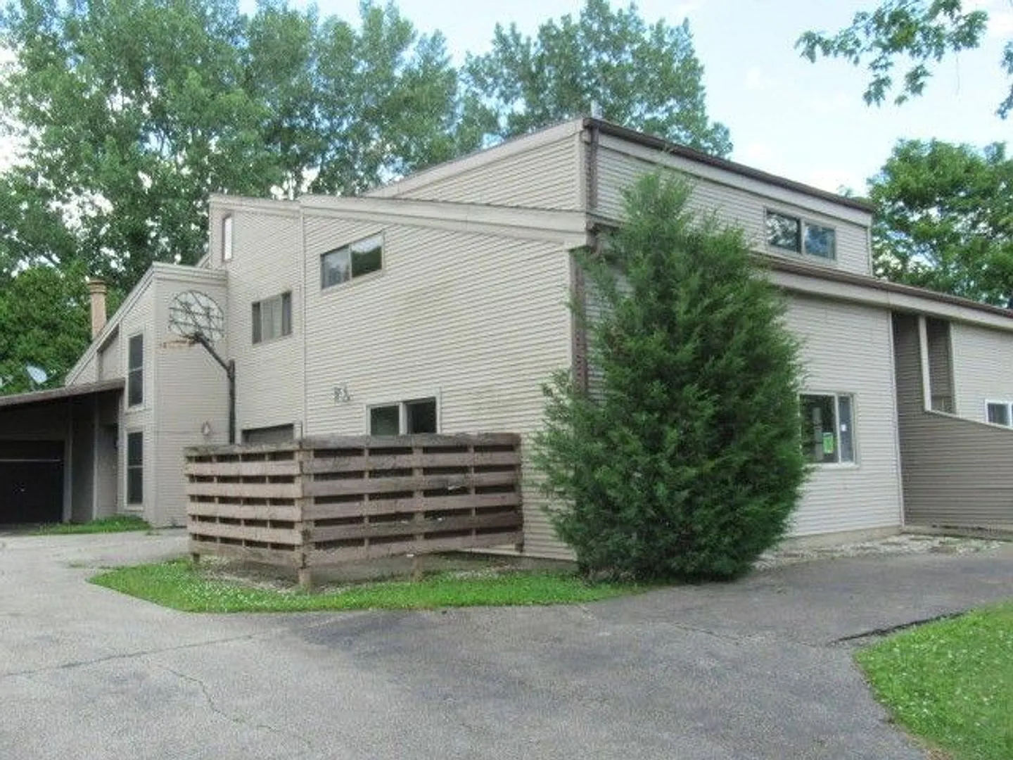 902 Hartwell Drive — Photo 1