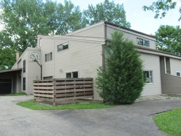 902 Hartwell Dr APT B, Savoy, IL 61874