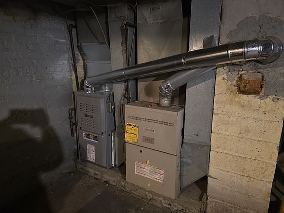 5th image of 1618 N McVicker Ave