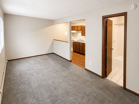 5th image of 2725 Pleasant Ave APT 205