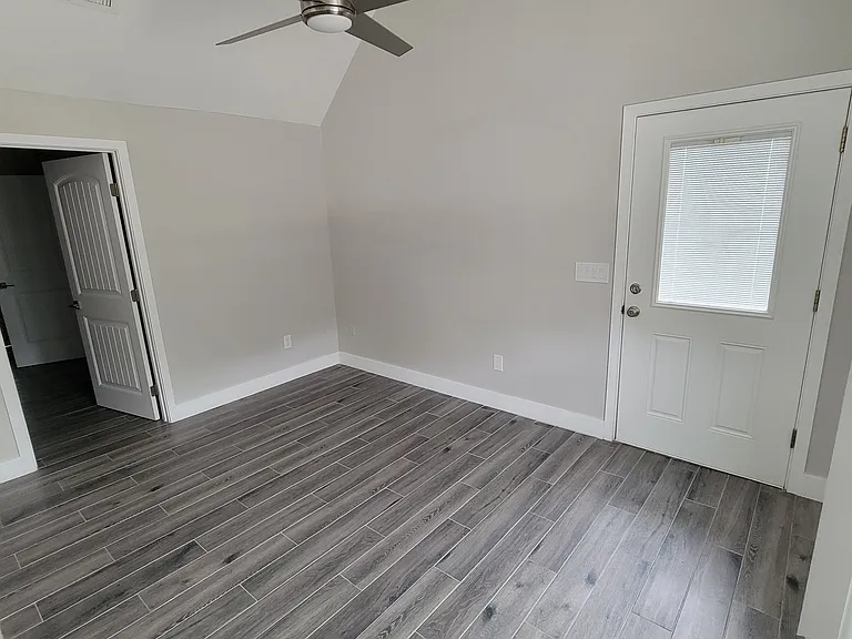535 W 15th St — Photo 10