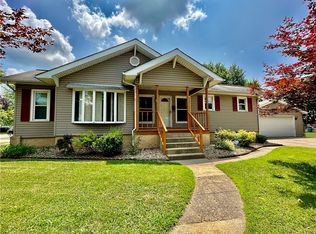 1301 S 15th St, Mattoon, IL 61938