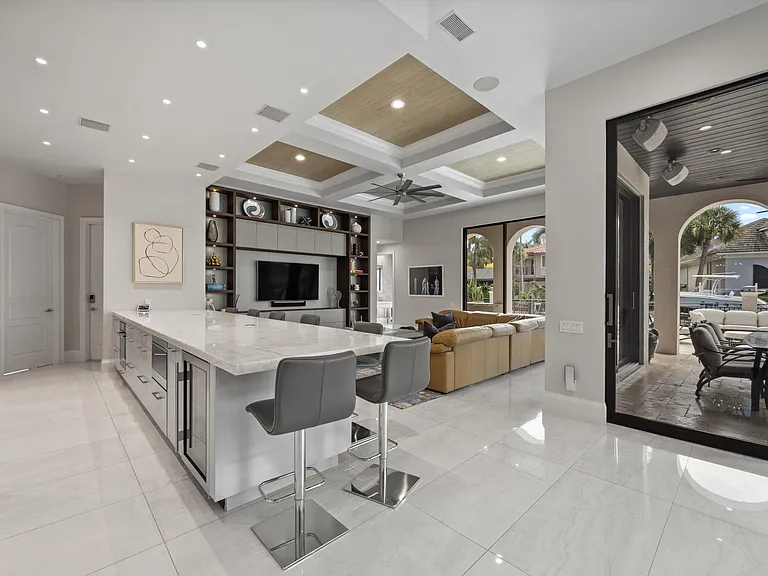 7474 NE Bay Cove Ct — Photo 35