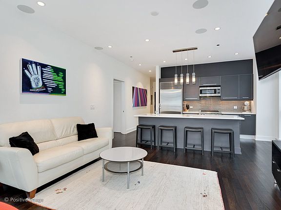4th image of 110 W Superior St #901