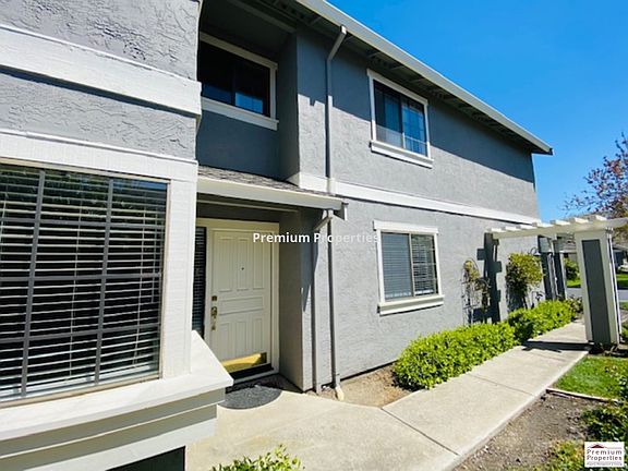 3rd image of 235 Bridgeside Cir
