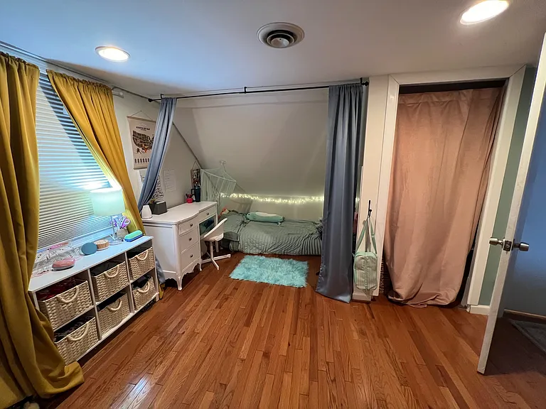 Upstairs Bedroom #2