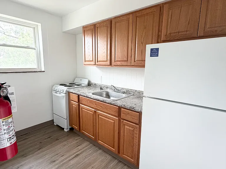 1696 Skyline Dr #14 — Photo 6