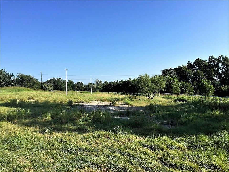 2nd image of 1180 Mikus Rd