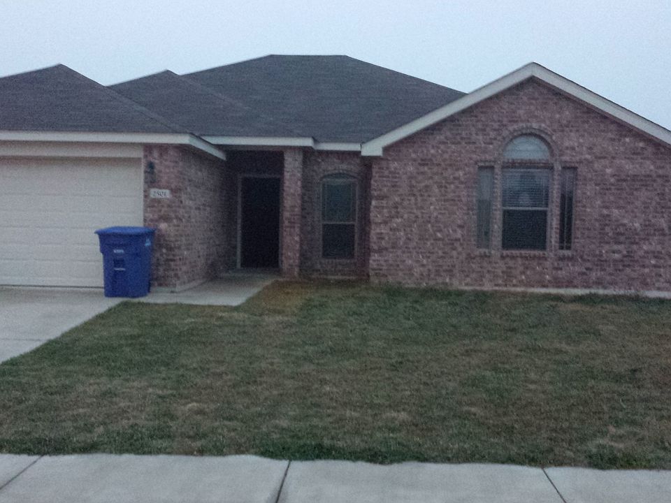 1st image of 2501 Merle Dr