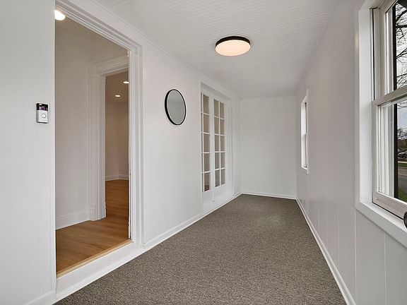 Entry Way / Foyer