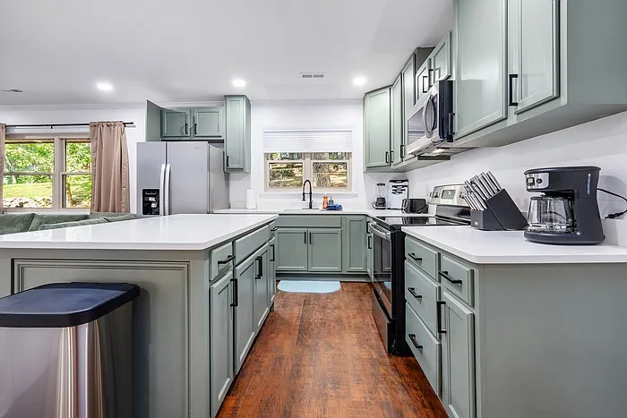 5 bed, 3.0 bath, 2816 sqft, $2,700 — Photo 4