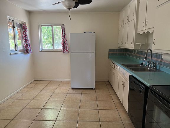 3rd image of 919 Manzano St NE