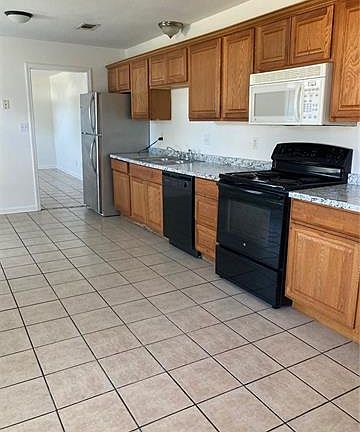 4th image of 3812 E Loyola Dr
