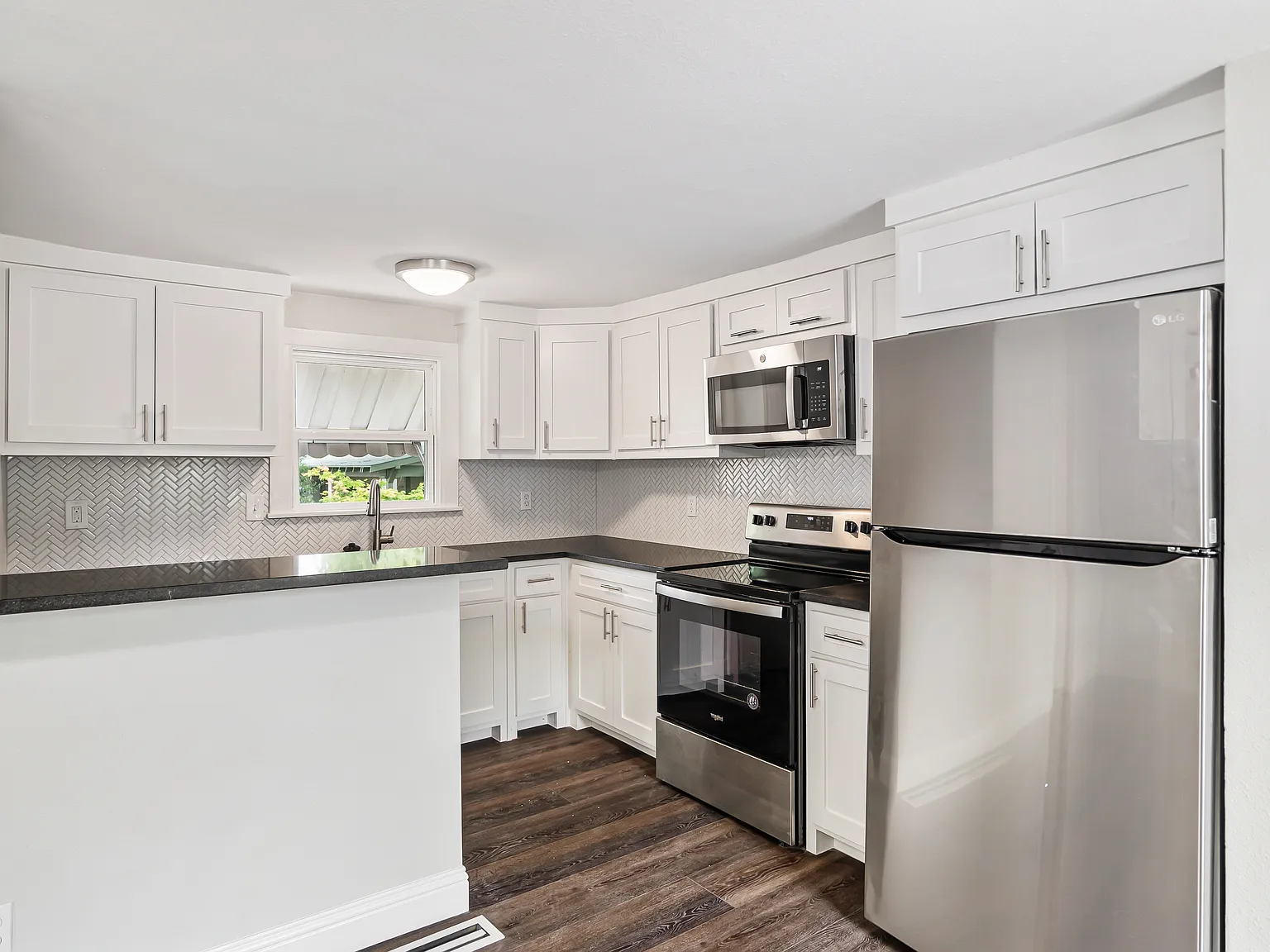 Studio, 400 sqft, $1,195 — Photo 3