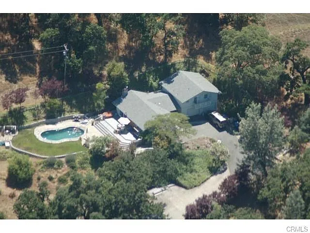 3827 Lakeshore Blvd photo 1