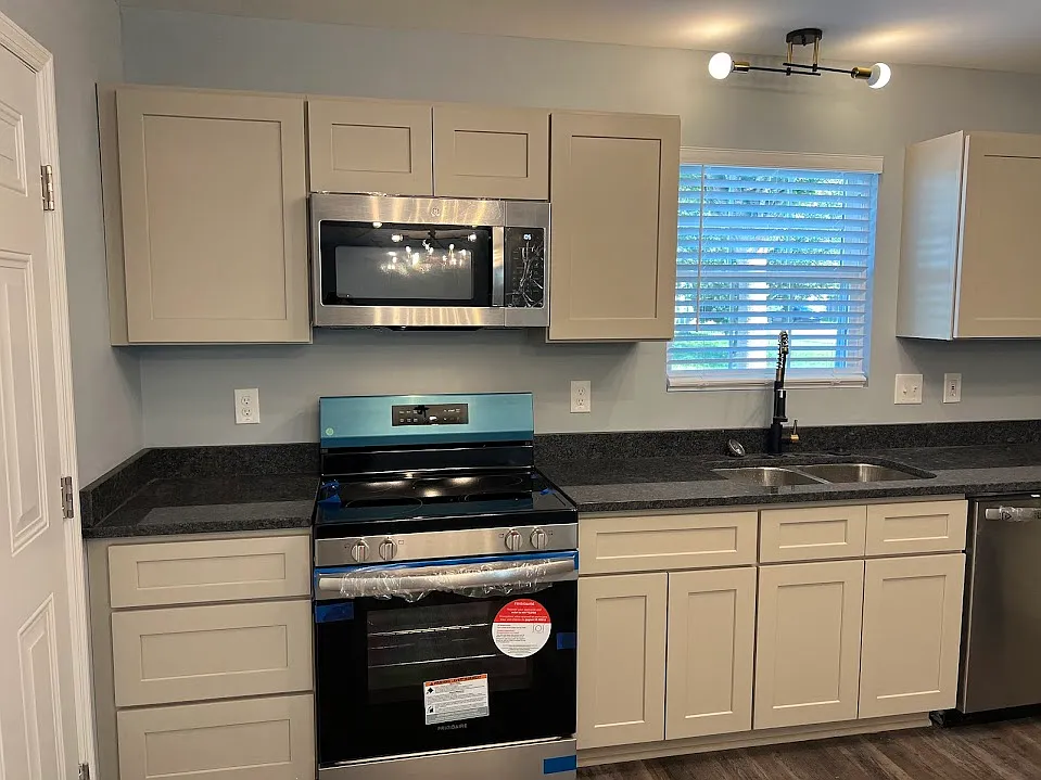 3 bed, 2.5 bath, 2178 sqft, $2,200 — Photo 4