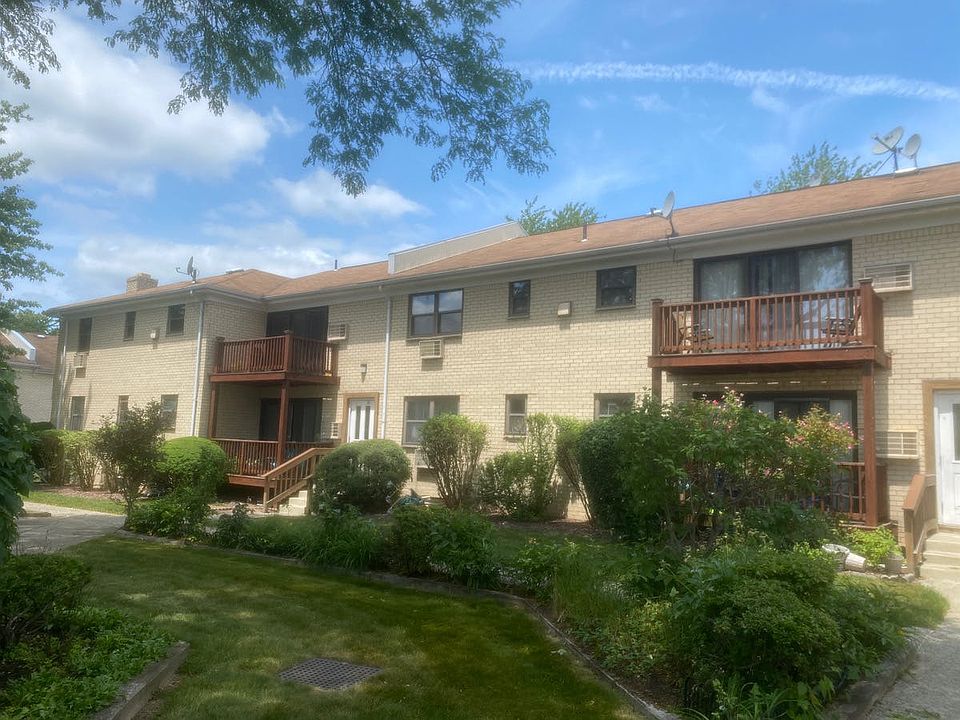 2nd image of 76 W Sneden Pl