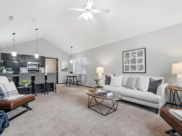 5390 Pond View Dr, Westerville, OH 43081