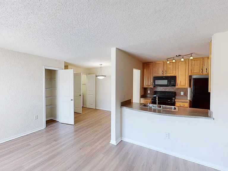 The Breyley Apartments — Photo 12