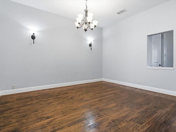 2nd image of 2324 Lynbridge Cir