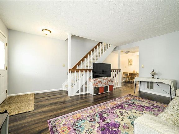 4th image of 7864 Woodhouse Ln