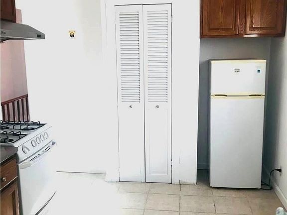 4th image of 32-14 204th St Floor 2