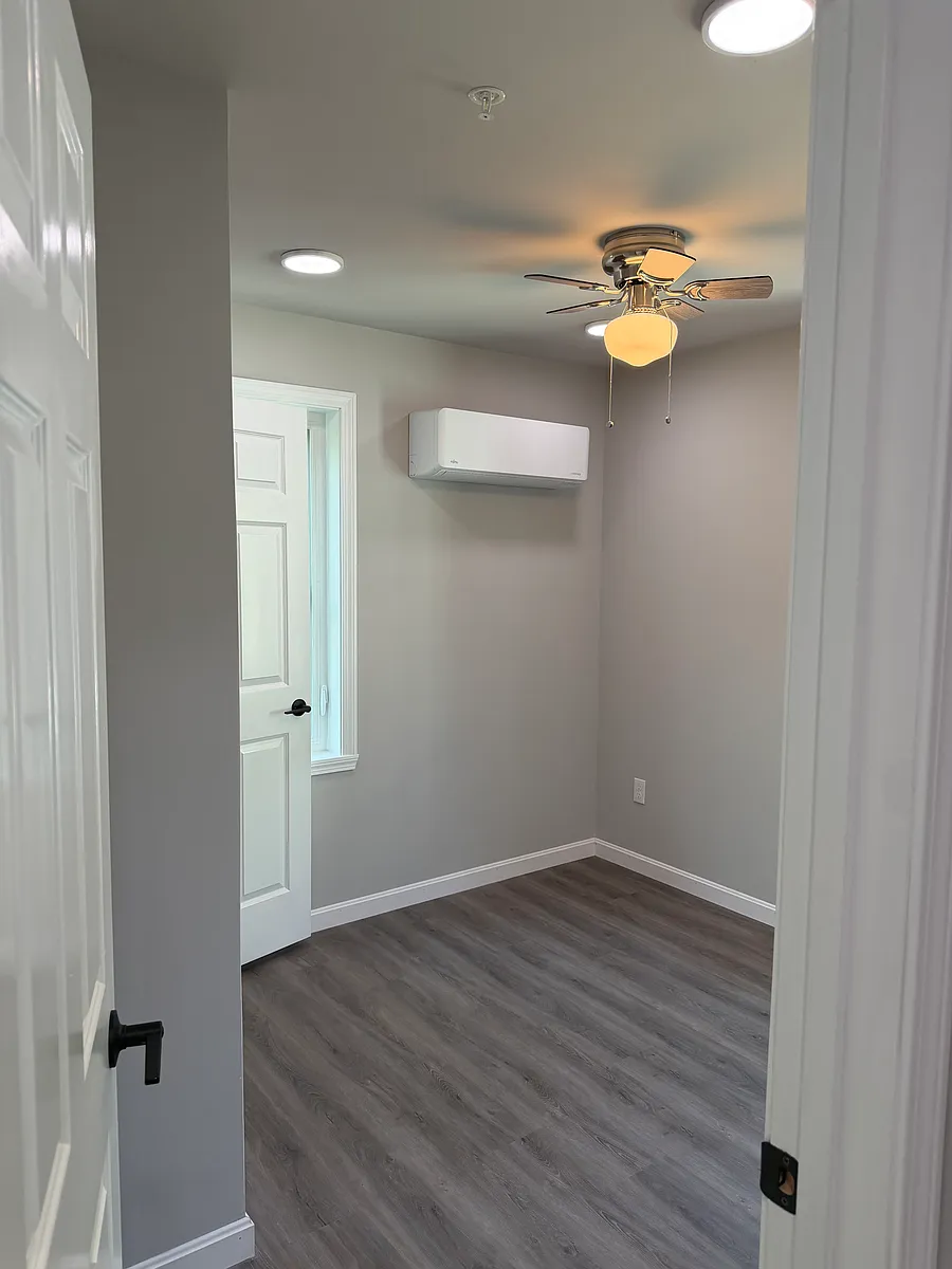 Building Photo - 21 Isham St #201