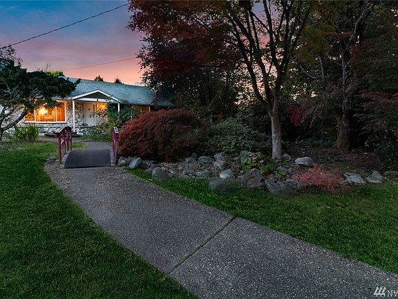 2nd image of 4023 San Mar Dr NE