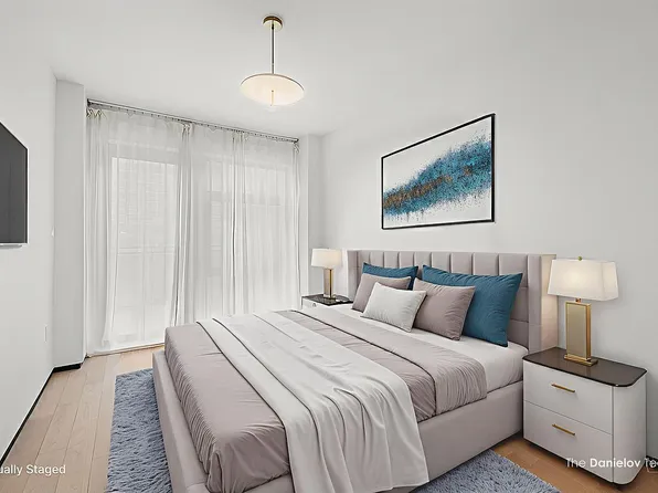 350 W 44th St #204, New York, NY 10036