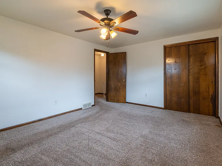 319 Dersam St — Photo 8