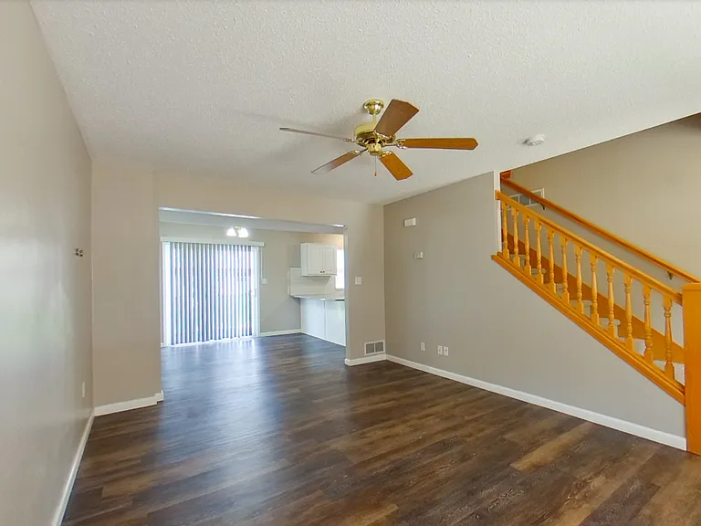 438 Butterfield Rd — Photo 3
