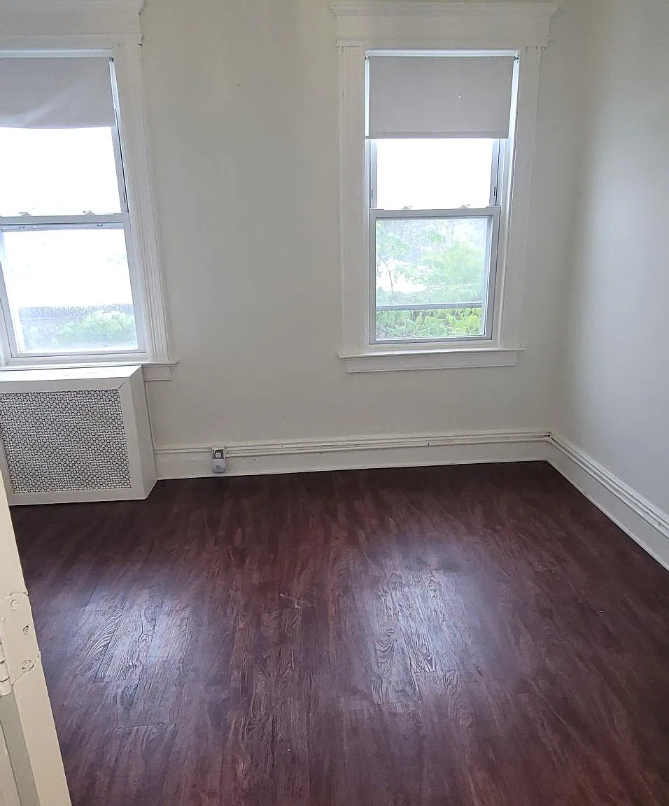 3 bed, 850 sqft, $1,900 — Photo 2