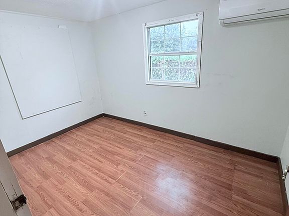 5th image of 3443 W Jefferson St