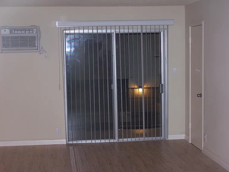 5040 Tujunga Ave #6 — Photo 3
