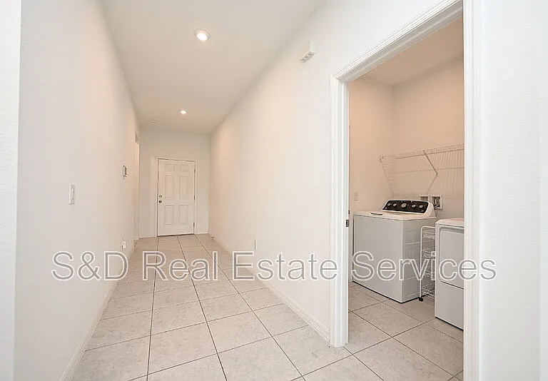 685 Crown Rose Dr — Photo 21