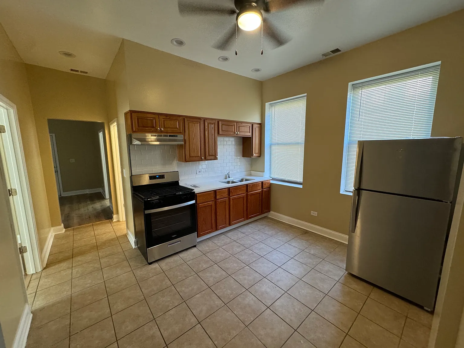 2 bed, 900 sqft, $1,550 — Photo 2