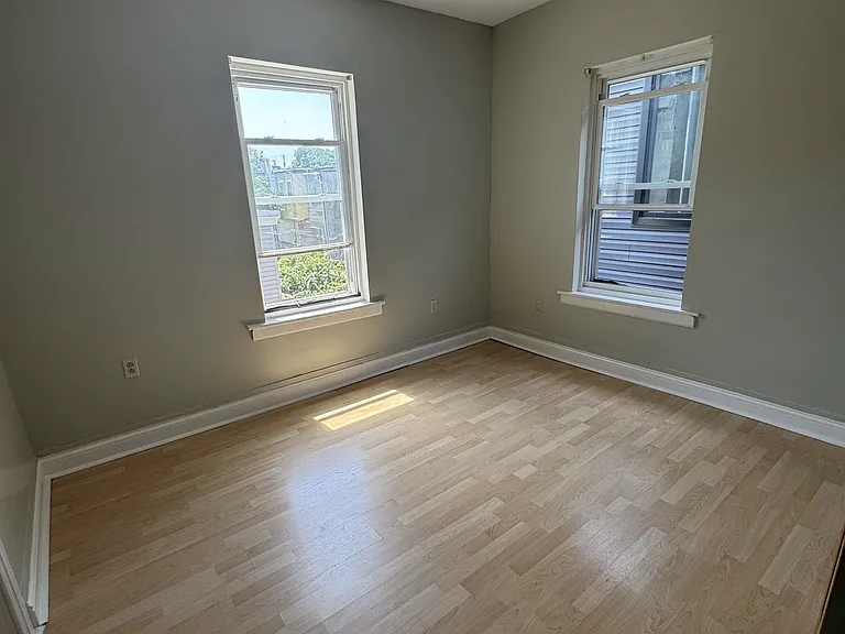 4604 Woodland Ave #2F — Photo 11