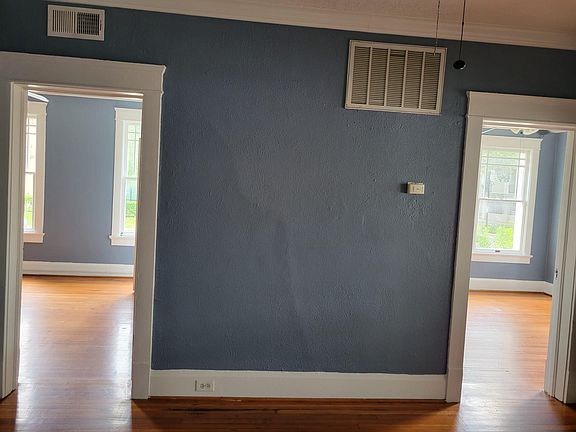 5th image of 802 McGowen St #8
