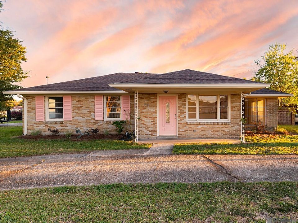 1st image of 300 Parish Dr